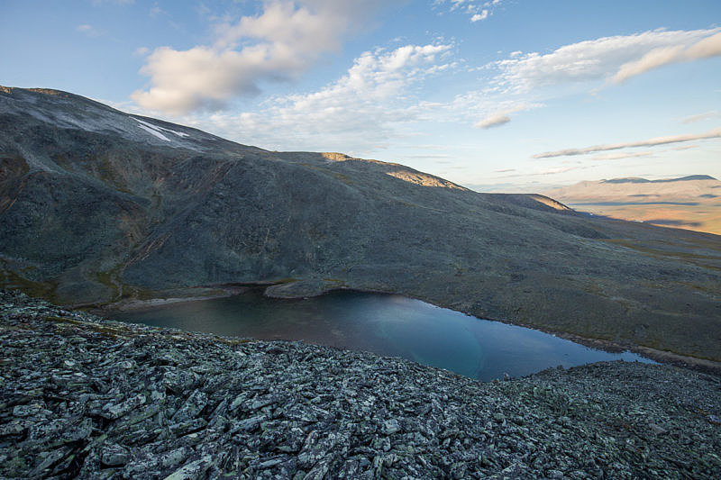 Странный подвижный "палочковый" курум на хребте Малдынырд и еще одно озеро 