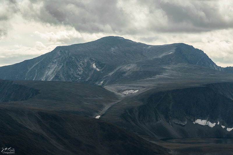 Вид на гору Народа, с хребта Малды-Нырд