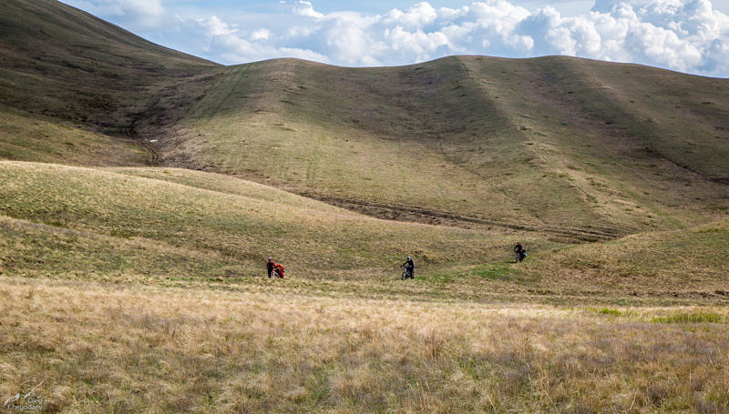 На склонах хребта Карамурунтау