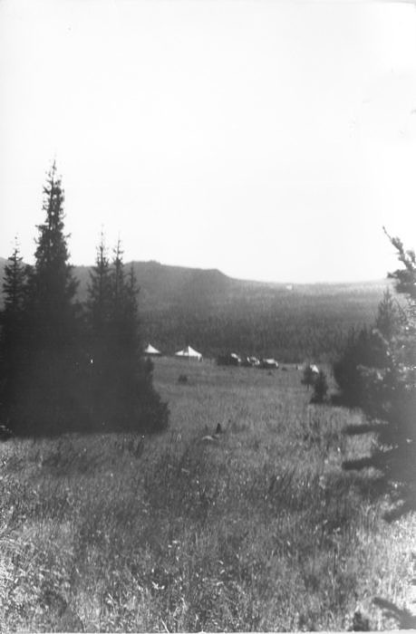 Урочище Капкалка. начало 1960 - х годов. Палатки геофизической партии на фоне хребта Маярдак