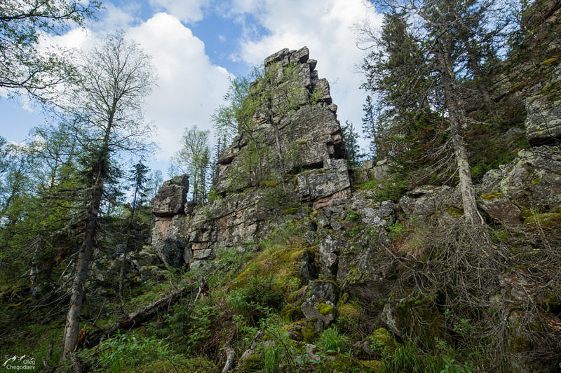 Скалы на вершине 1030, хребта Сухих Гор