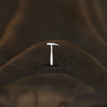 Серьга active girl «Геологический молоток»