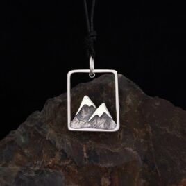 Подвеска «Гора в квадрате»